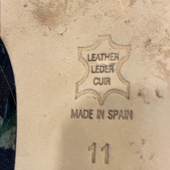 Floral Embroidered Velvet Loafers 11 - Picture 3 of 7